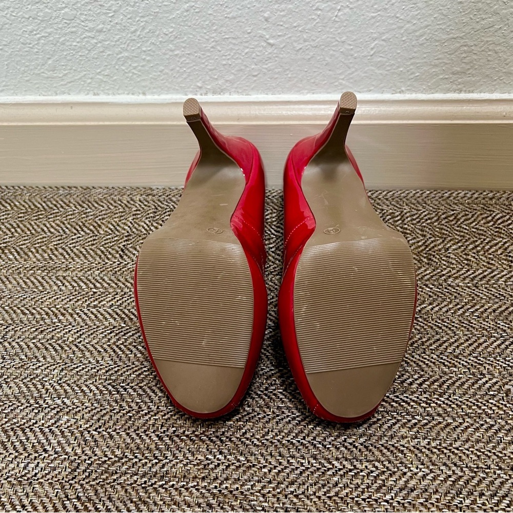 Candie's Size 6: Red Heels Classic Pump Style - Picture 7 of 7